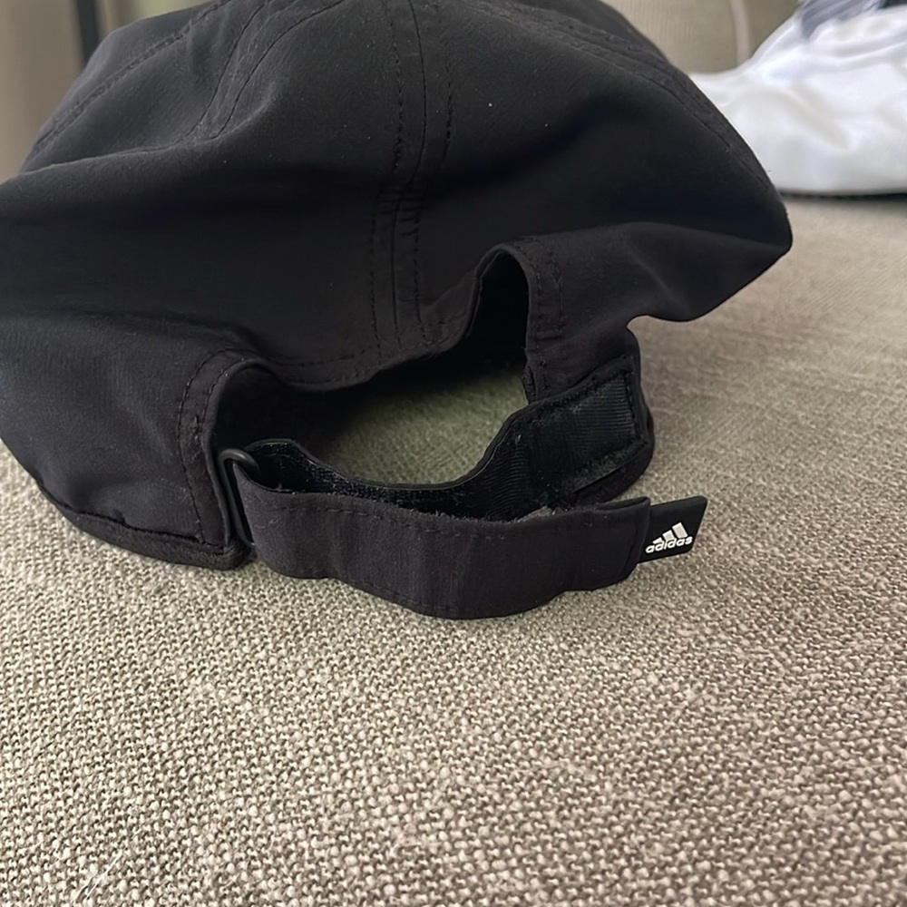 Black adidas hat - Picture 3 of 3